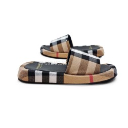 Burberry Flip-flops White/Brown